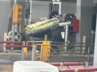 Overturn Vehicle in Toll Plaza